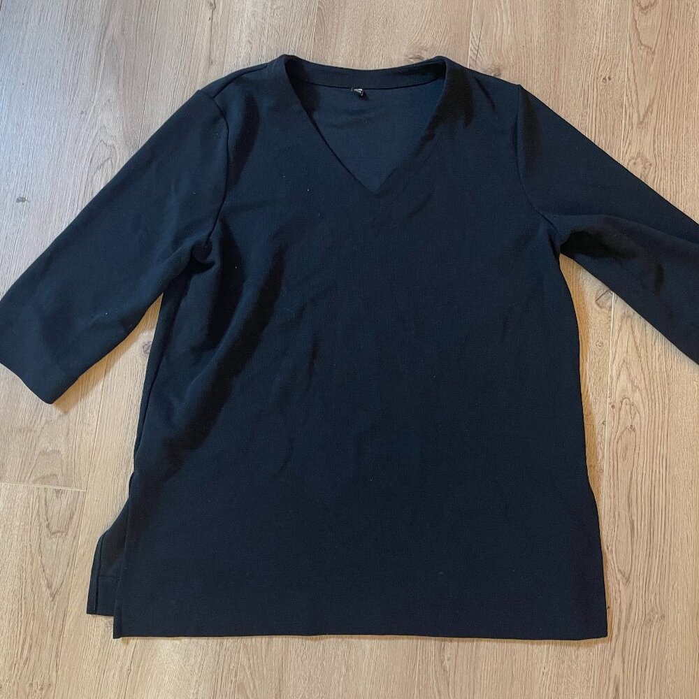 Uniqlo Black ¾ Sleeve V-Neck Top